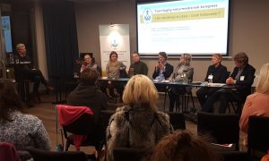 Fra venstre, journalist Jon Hustad, lege Geir Flatabø, terapeut Tina Margareta Nilssen, universistetslektor Eskild Narum Bakken, leder i NNH John Petter Lindeland, generalsekretær i NNH Lidia Ivanova Myhre, forsker Frauke Musial og leder i Barnelegeforeningen